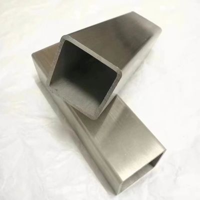 20 * 20 - 600 * 600mm Tabung Berongga Persegi 304 Profil Stainless Steel Dilas 12M